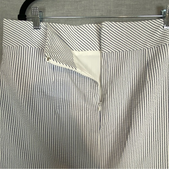 Lord & Taylor Skirt Knee Length Striped Seersucker Sz 16 Back Slit Lined - Picture 5 of 9